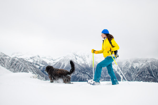 Winter-hike-with-dog-600x400