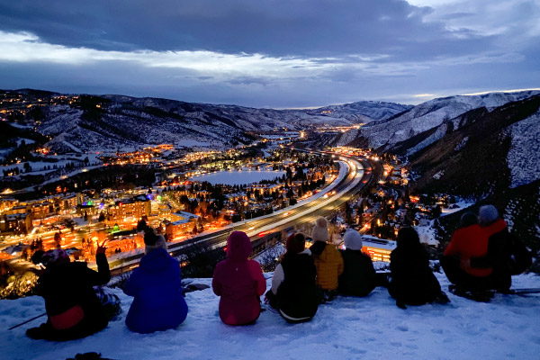 full-moon-snowshoe-hike_600x400