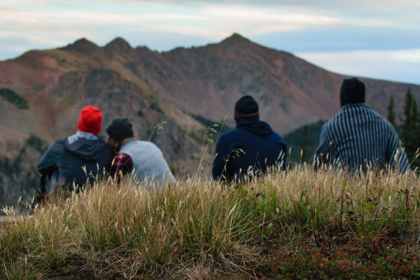 hikers-near-vail-600x400